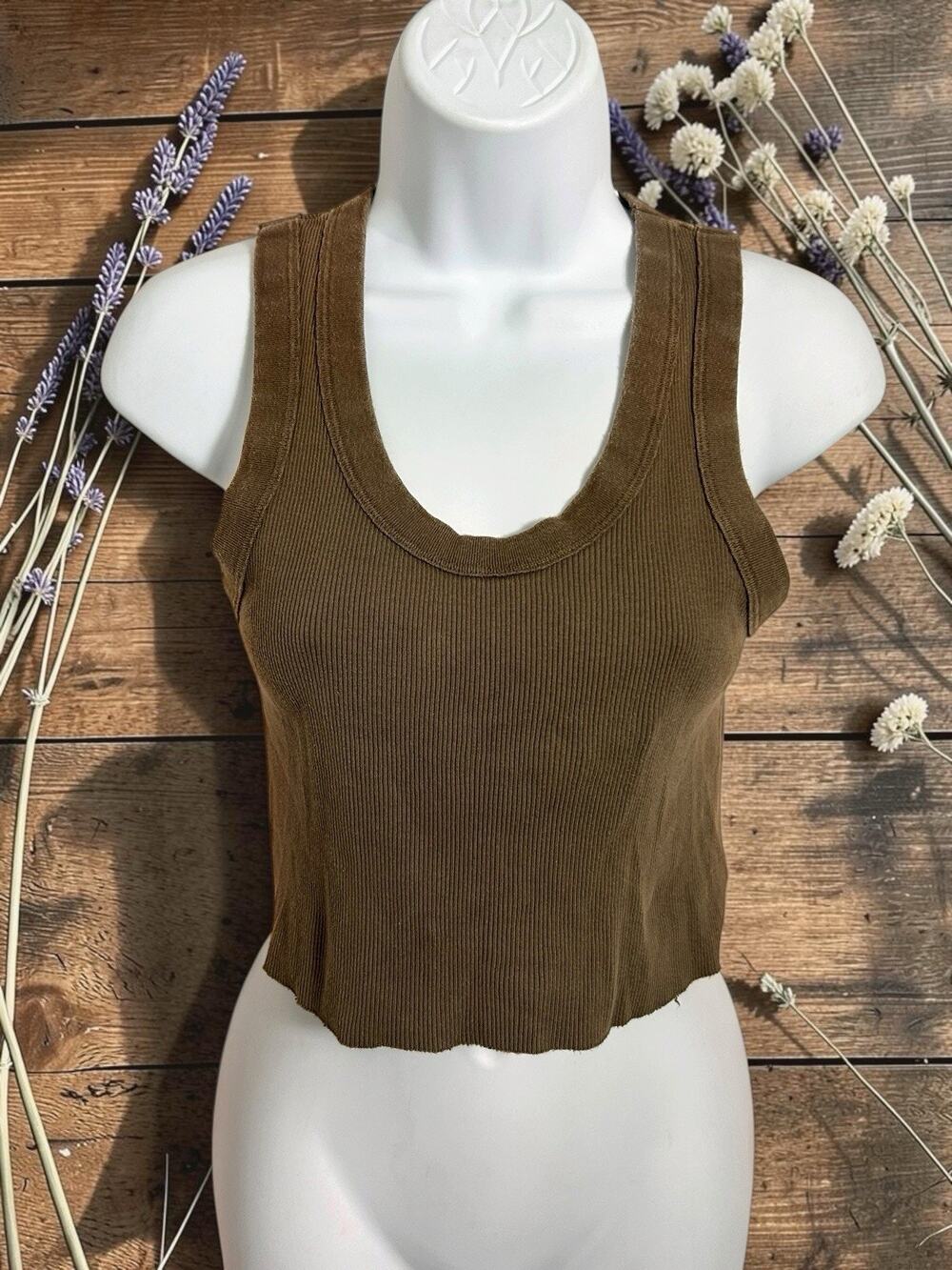 Brandy Melville Brown Crop Tank Top Sz M Ribbed Stretch Distressed Fitted Shirt